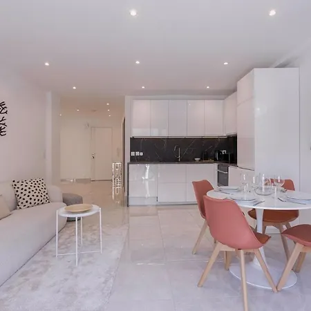 Apartment Moliere - Palais, Plage, Balcon, Clim Et Centre